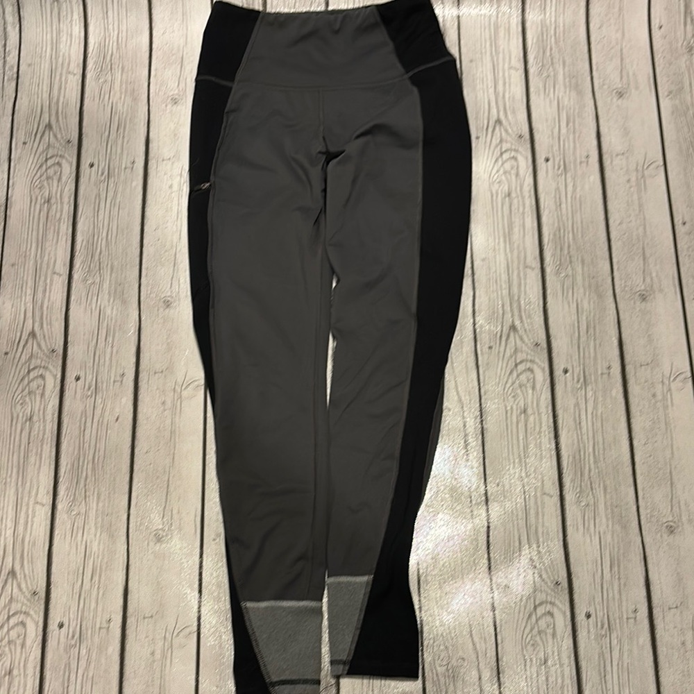 The North Face Woman’s
Story size small Black Leggings with Flashdry